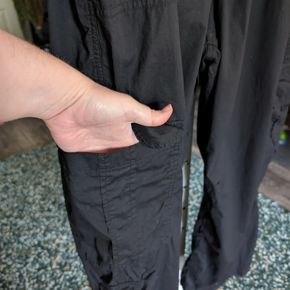 Aerie Black Cargo Pants - Picture 3 of 10